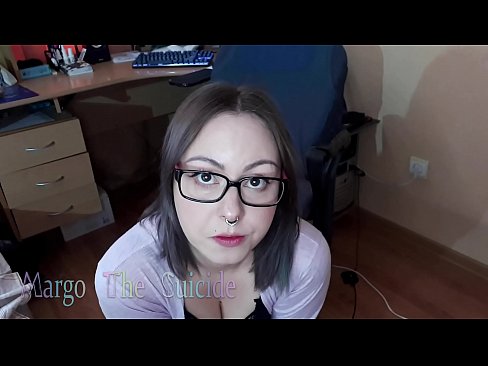 ❤️ Sexy dievča s okuliarmi hlboko fajčí vibrátor na kameru ❤❌ Super porno na nás ☑