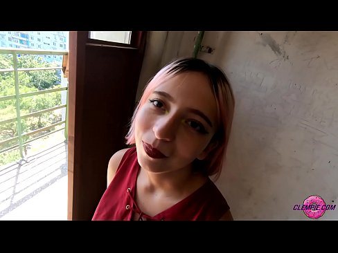 ❤️ Študentka zmyselne fajčí cudzinca vo vnútrozemí - strieka mu na tvár ❤❌ Super porno na nás ☑